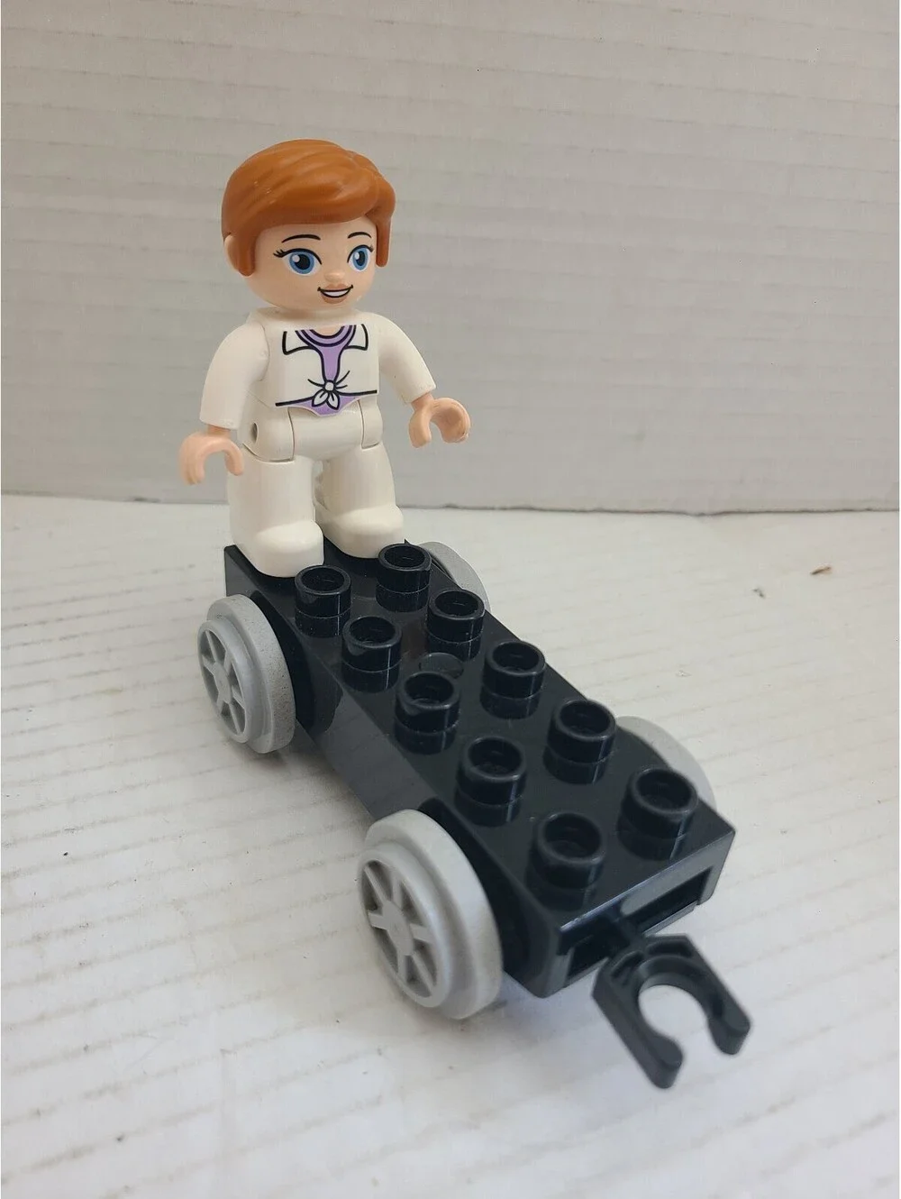 Lego Duplo Claire Dearing Jurassic World Dinosaur Nursery Miniature